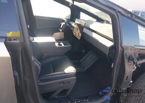 2025 Tesla Cybertruck Cyberbeast z USA, uszkodzony, nr VIN 7G2CEHEE5SA062137